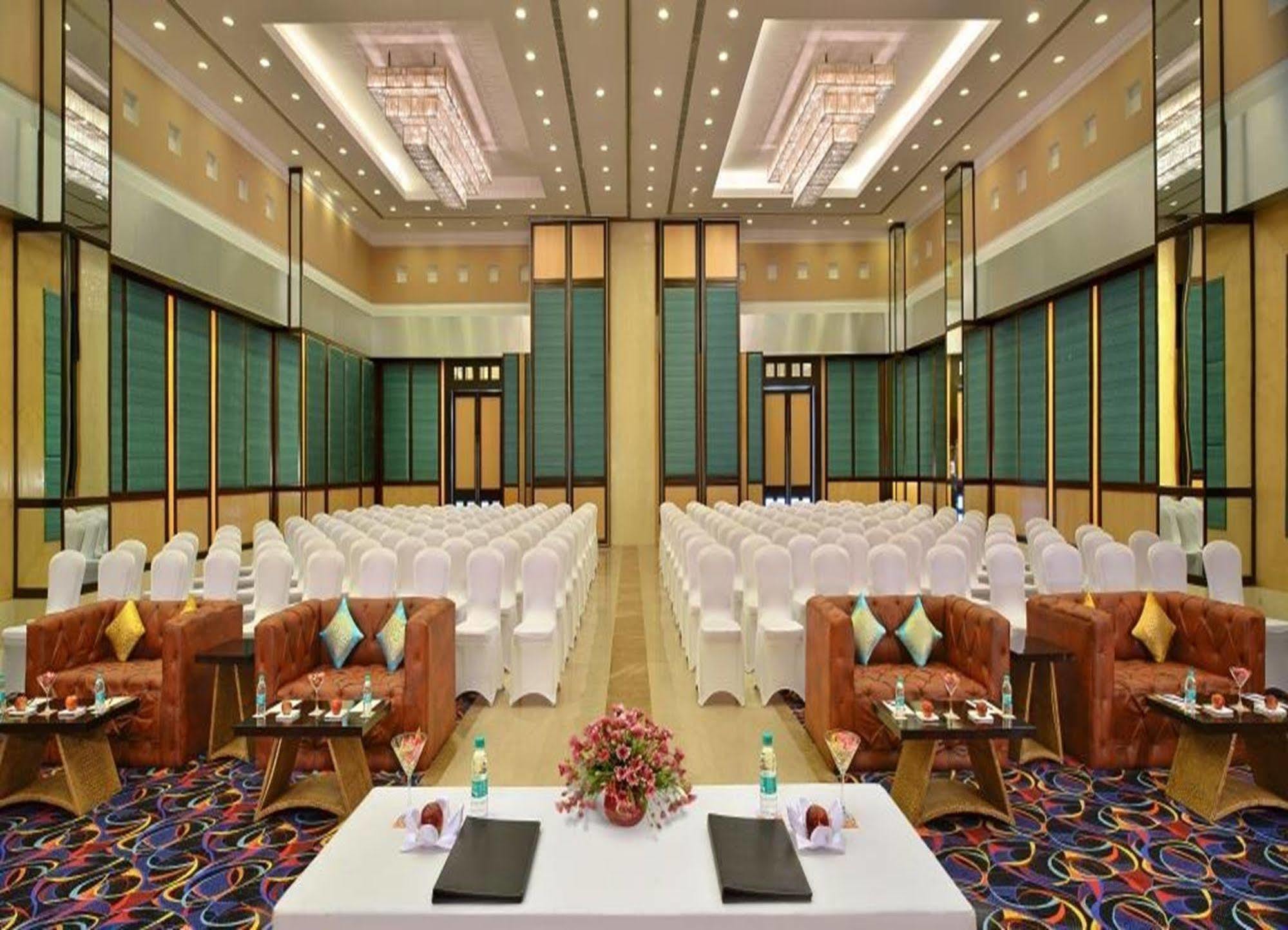 Red Fox By Lemon Tree Hotels, Bhiwadi Esterno foto